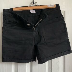Black jean shorts - men’s